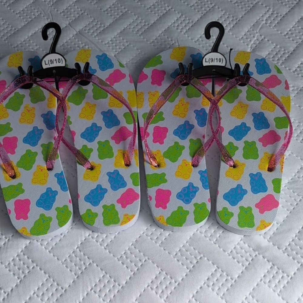 New Women's Gummy Bear Flip Flops - Picture 5 of 5